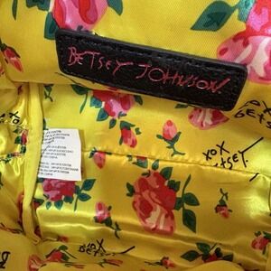 Betsey Johnson Makeup Bag Swan Colorful Yellow Pink  Floral Satin Interior